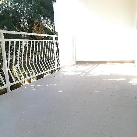 Apartment Vacation *